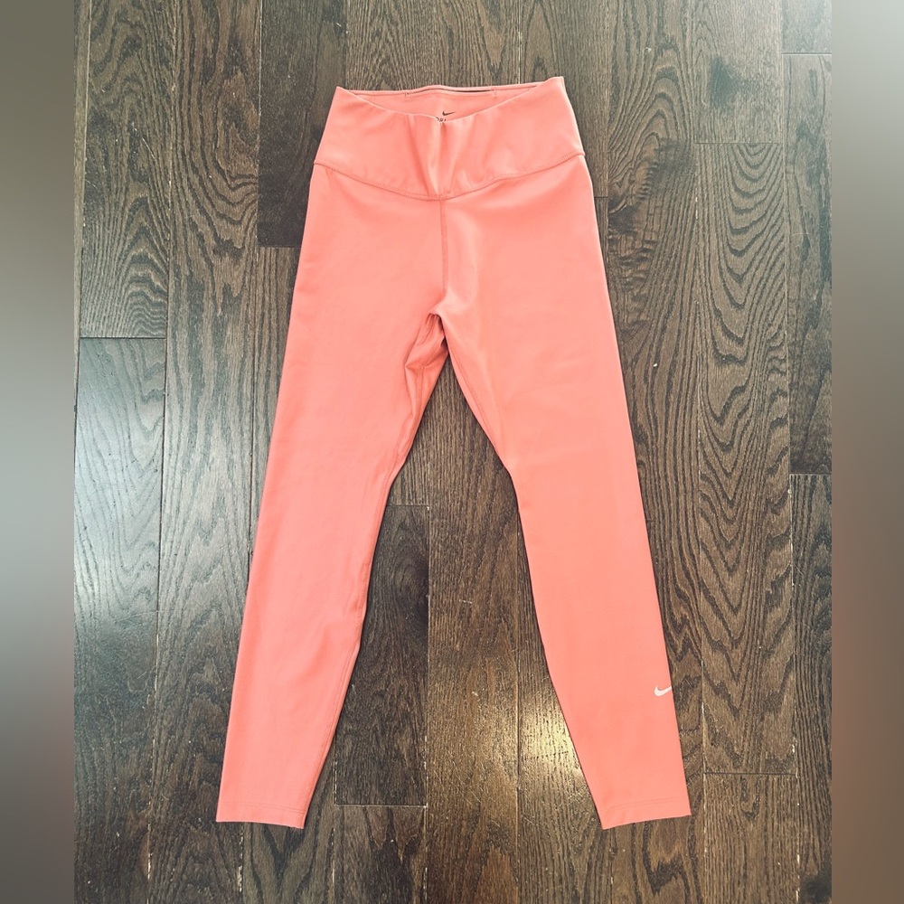 Women’s Nike Dri Fit Sheen 7/8 Leggings in Pink - Picture 2 of 5